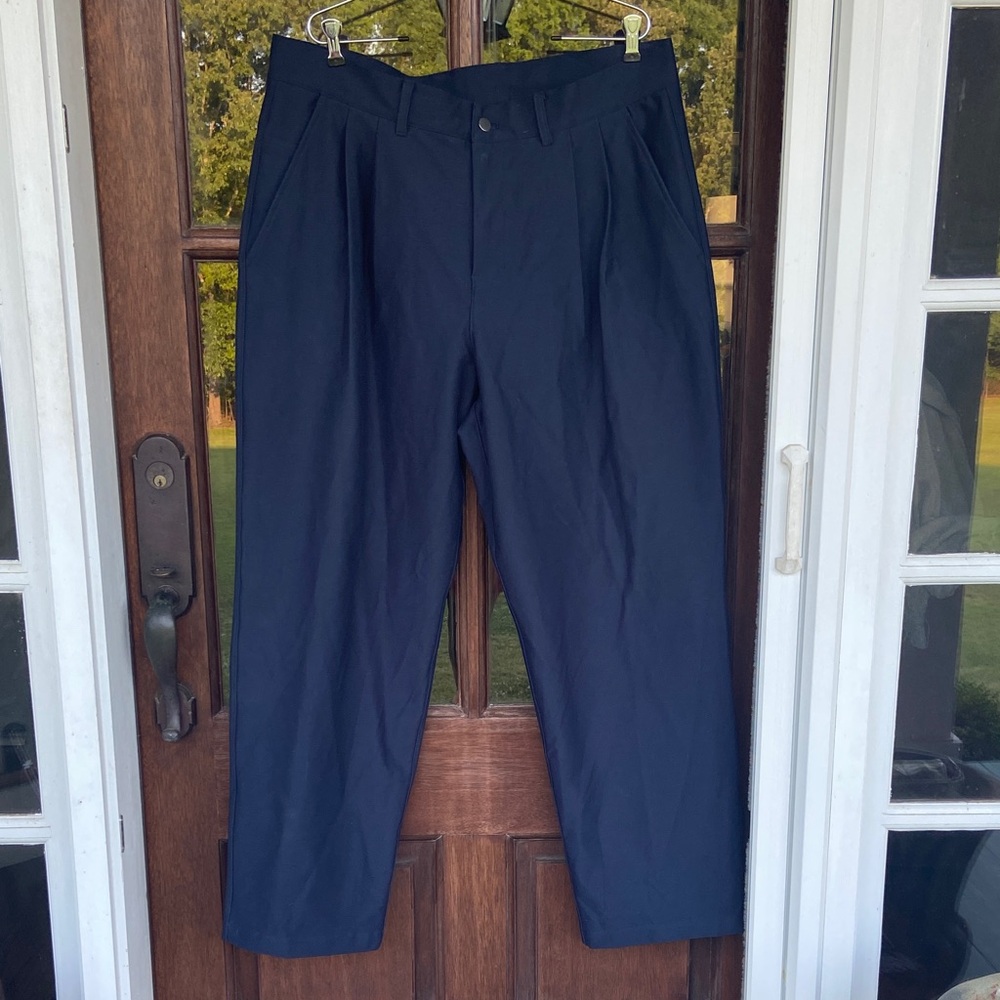 Lululemon Utilitech Twill Relaxed Pleated Trousers. Size 38